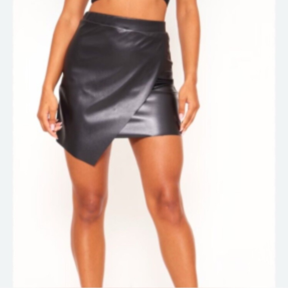 NWT Prettylittlething Faux Leather Asymmetrical Mini Skirt - Black SZ 14
